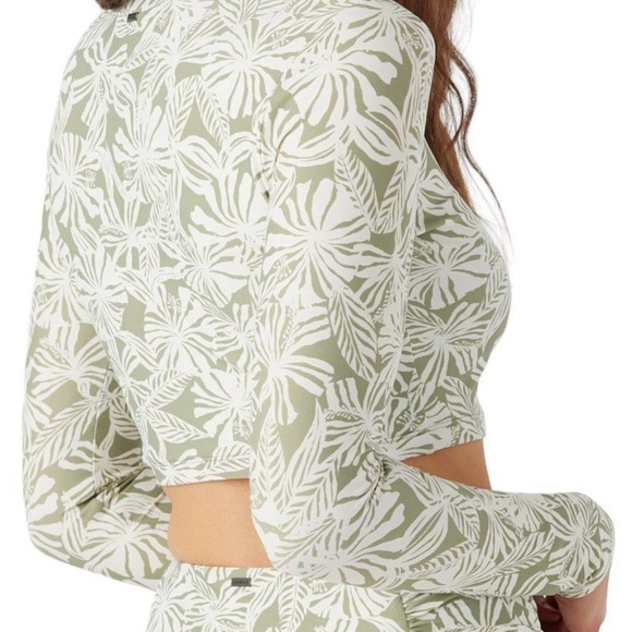 New women’s O'Neill Women's Halfmoon Oxnard Cropped Rash Guard CROP TOP SZ S M L - Picture 5 of 10